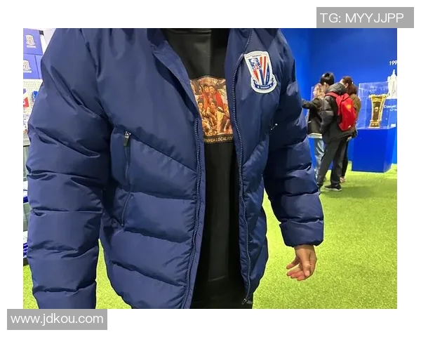 足球明星穿搭时尚解析羽绒服图片大全展示魅力与风格
